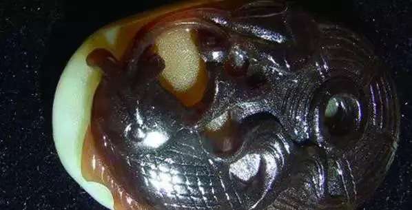 漲知識,玉也能騙人!照玉手電筒照出真相